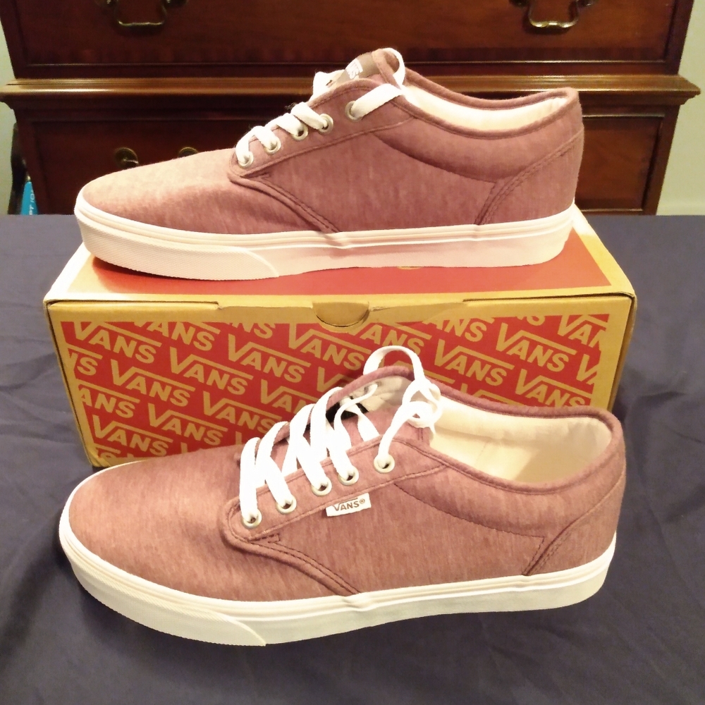 Vans women Atwood raisin color size 11 M